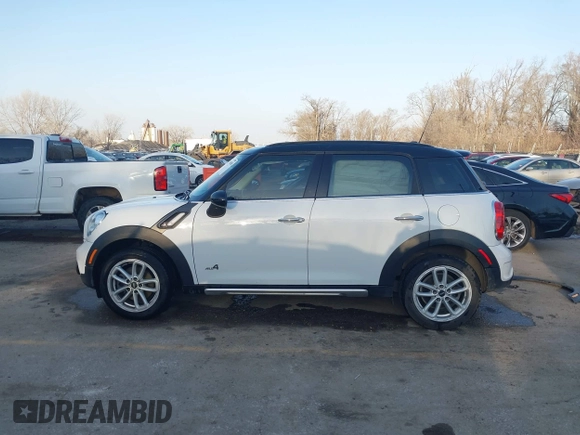 2015 MINI Cooper Countryman S with VIN WMWZC5C50FWP42324, listed as a IAAI auction lot 41795698 with 95,746 mi miles. Bid and sale history available at carsss.com. Image 14.