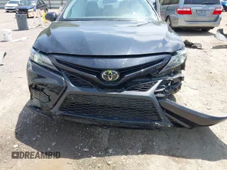 2023 Toyota Camry SE z VIN 4T1T11AK9PU721786, wystawiony jako IAAI lot #42279812 z przebiegiem 30 707 mil mil oraz . Historia ofert i sprzedaży dostępna na DreamBid. Obrazek 12.
