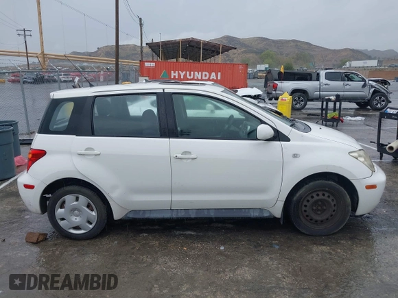 2005 Scion xA z VIN JTKKT624X50089997, wystawiony jako IAAI lot #41686627 z przebiegiem 213 343 mil mil oraz . Historia ofert i sprzedaży dostępna na DreamBid. Obrazek 13.