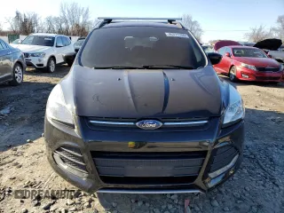 2014 Ford Escape SE with VIN 1FMCU0GXXEUC49700, listed as a Copart auction lot 46371155 with 142,541 mi miles and Salvage Title. Bid and sale history available at DreamBid. Image 5.