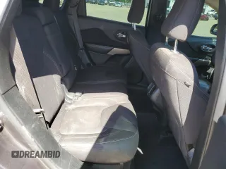2017 Jeep Cherokee Latitude z VIN 1C4PJLCB8HW640881, wystawiony jako Copart lot #57718415 z przebiegiem 185 761 mil mil oraz Szkoda całkowita • Salvage title. Historia ofert i sprzedaży dostępna na DreamBid. Obrazek 11.