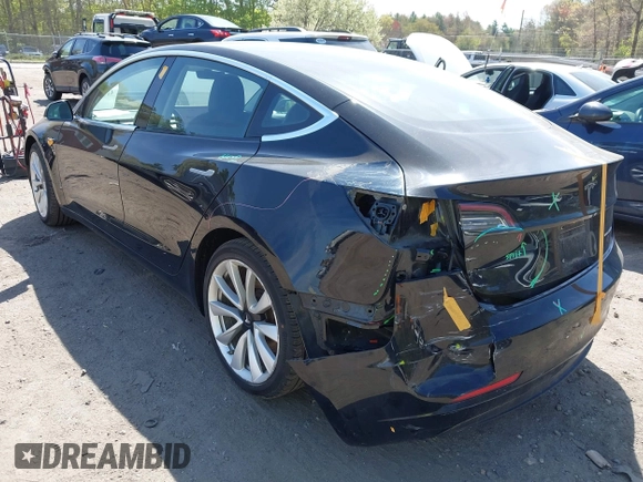2018 Tesla Model 3 Long Range Battery z VIN 5YJ3E1EB6JF086612, wystawiony jako IAAI lot #42149440 z przebiegiem 101 170 mil mil oraz . Historia ofert i sprzedaży dostępna na DreamBid. Obrazek 3.