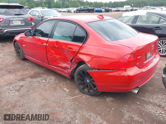 2011 BMW 3 Series 328i z VIN WBAPH7C5XBE683545, wystawiony jako IAAI lot #42389177 z przebiegiem 164 429 mil mil oraz . Historia ofert i sprzedaży dostępna na DreamBid. Obrazek 3.