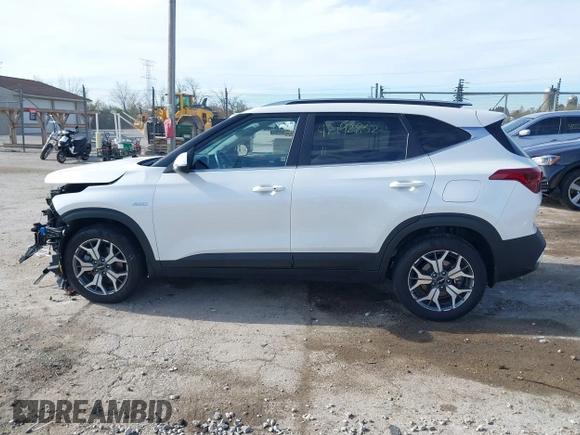 2023 Kia Seltos EX z VIN KNDERCAA3P7459805, wystawiony jako IAAI lot #42192832 z przebiegiem 11 833 mil mil oraz . Historia ofert i sprzedaży dostępna na DreamBid. Obrazek 14.