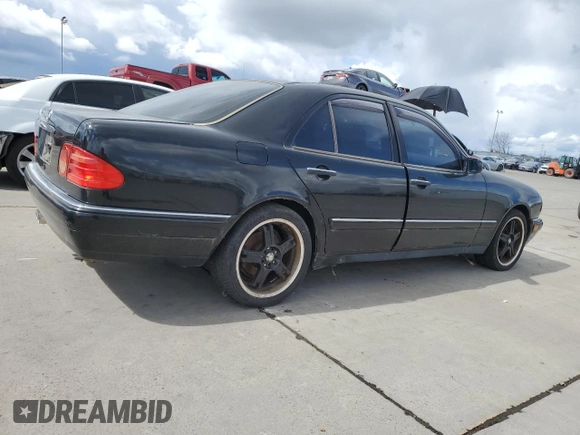 1999 Mercedes-Benz E 320 z VIN WDBJF65H6XA858046, wystawiony jako Copart lot #49115495 z przebiegiem Nie podano mil oraz Czysty tytuł • Clean title. Historia ofert i sprzedaży dostępna na DreamBid. Obrazek 3.
