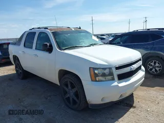2011 Chevrolet Avalanche LS with VIN 3GNMCEE0XBG121056, listed as a IAAI auction lot 42481426 with 207,183 mi miles and . Bid and sale history available at DreamBid. Image 1.