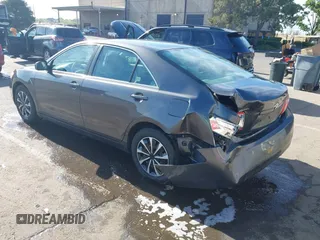 2008 Toyota Camry LE z VIN 4T4BE46K78R040785, wystawiony jako IAAI lot #42338481 z przebiegiem 90 926 mil mil oraz . Historia ofert i sprzedaży dostępna na DreamBid. Obrazek 3.