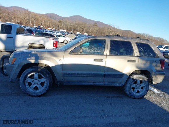 2005 Jeep Grand Cherokee Laredo with VIN 1J4HR48N55C561732, listed as a IAAI auction lot 41349373 with 185,920 mi miles. Bid and sale history available at carsss.com. Image 15.