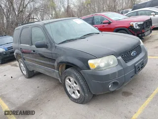 2006 Ford Escape XLT with VIN 1FMYU93126KA06942, listed as a IAAI auction lot 41851023 with 151,695 mi miles. Bid and sale history available at carsss.com. Image 1.