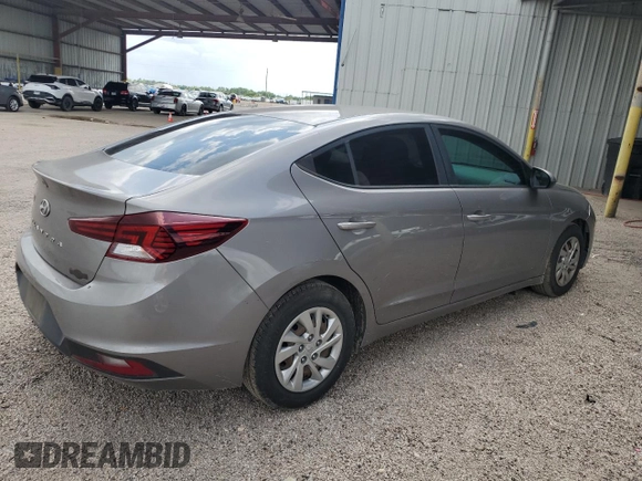 2020 Hyundai Elantra SE z VIN KMHD74LF4LU949239, wystawiony jako Copart lot #55599705 z przebiegiem 88 744 mil mil oraz Czysty tytuł • Clean title. Historia ofert i sprzedaży dostępna na DreamBid. Obrazek 3.