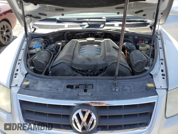 2005 Volkswagen Touareg z VIN WVGCM77L95D014940, wystawiony jako Copart lot #60156795 z przebiegiem 114 551 mil mil oraz Czysty tytuł • Clean title. Historia ofert i sprzedaży dostępna na DreamBid. Obrazek 12.
