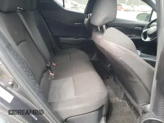 2018 Toyota C-HR XLE z VIN JTNKHMBX2J1003394, wystawiony jako Copart lot #58234865 z przebiegiem 132 574 mil mil oraz Szkoda całkowita • Salvage title. Historia ofert i sprzedaży dostępna na DreamBid. Obrazek 10.