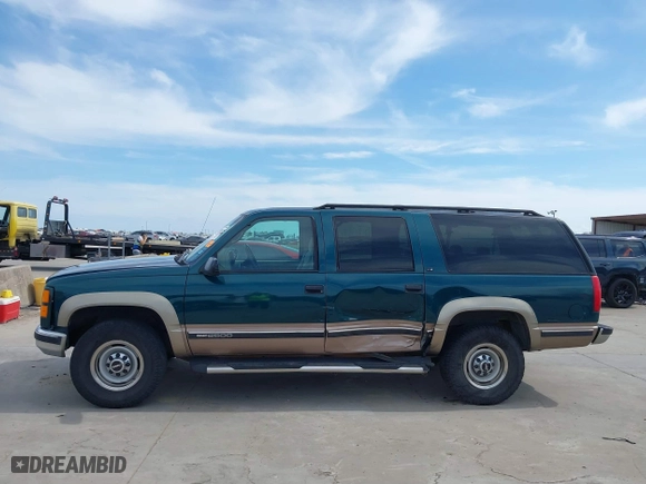 1998 GMC Suburban with VIN 1GKGK26J4WJ734958, listed as a IAAI auction lot 41878070 with 131,528 mi miles. Bid and sale history available at carsss.com. Image 14.