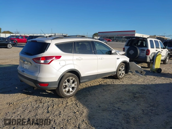 2013 Ford Escape SEL with VIN 1FMCU0HX9DUA51686, listed as a IAAI auction lot 40650669 with 86,442 mi miles. Bid and sale history available at carsss.com. Image 4.