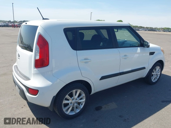 2013 Kia Soul + z VIN KNDJT2A69D7547954, wystawiony jako IAAI lot #42233795 z przebiegiem 128 548 mil mil oraz . Historia ofert i sprzedaży dostępna na DreamBid. Obrazek 4.