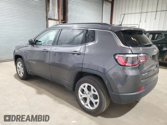2024 Jeep Compass Latitude z VIN 3C4NJDBN3RT120345, wystawiony jako Copart lot #45423375 z przebiegiem 985 mil mil oraz Czysty tytuł • Clean title. Historia ofert i sprzedaży dostępna na DreamBid. Obrazek 2.