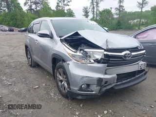 2014 Toyota Highlander XLE z VIN 5TDKKRFH1ES024090, wystawiony jako IAAI lot #42123199 z przebiegiem 58 751 mil mil oraz . Historia ofert i sprzedaży dostępna na DreamBid. Obrazek 13.