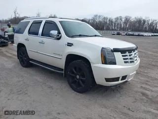 2009 Cadillac Escalade with VIN 1GYFK13259R226366, listed as a IAAI auction lot 41609717 with 233,218 mi miles. Bid and sale history available at carsss.com. Image 1.