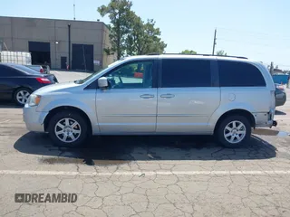 2010 Chrysler Town & Country Touring with VIN 2A4RR5D11AR346489, listed as a IAAI auction lot 42102358 with 150,860 mi miles. Bid and sale history available at carsss.com. Image 15.