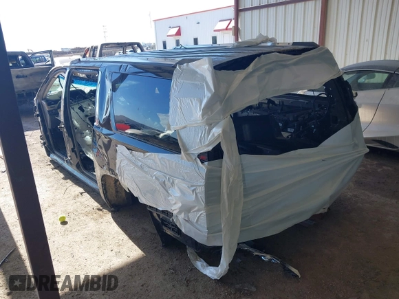 2019 GMC Yukon XL Denali with VIN 1GKS1HKJ2KR220057, listed as a IAAI auction lot 41382558 with 1 mi miles. Bid and sale history available at carsss.com. Image 3.