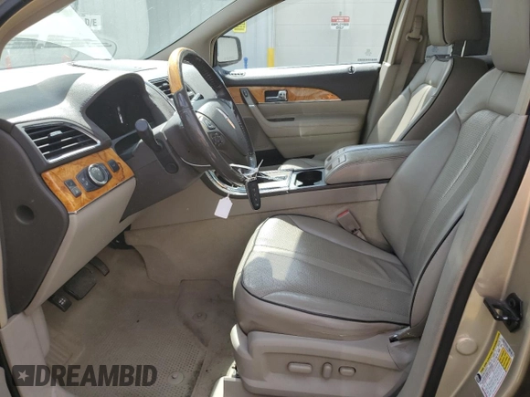 2011 Lincoln MKX z VIN 2LMDJ6JK9BBJ12766, wystawiony jako Copart lot #57494185 z przebiegiem 101 379 mil mil oraz Szkoda całkowita • Salvage title. Historia ofert i sprzedaży dostępna na DreamBid. Obrazek 7.