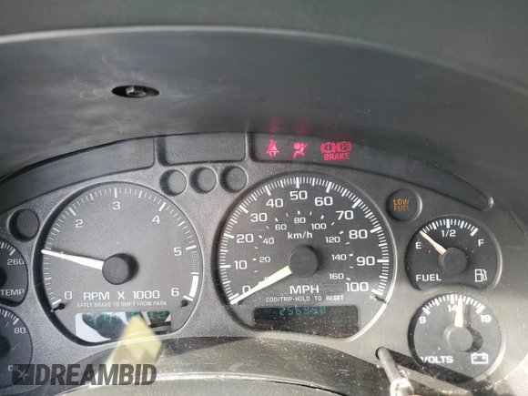 2000 GMC Jimmy Diamond Edition Luxury with VIN 1GKDT13W0Y2131772, listed as a Copart auction lot 50996535 with 256,958 mi miles and Salvage Title. Bid and sale history available at carsss.com. Image 9.