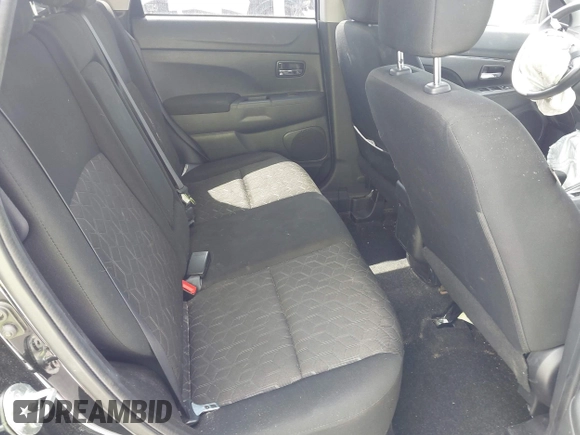 2023 Mitsubishi Outlander ES z VIN JA4ARUAU2PU014515, wystawiony jako IAAI lot #42147345 z przebiegiem 43 489 mil mil oraz . Historia ofert i sprzedaży dostępna na DreamBid. Obrazek 8.