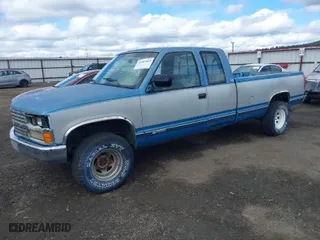 1989 Chevrolet C/K 1500 with VIN 2GCEK19KXK1103427, listed as a IAAI auction lot 41987665 with 203,393 mi miles. Bid and sale history available at carsss.com. Image 2.