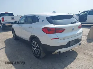 2018 BMW X2 sDrive28i z VIN WBXYJ3C39JEJ82408, wystawiony jako IAAI lot #41919498 z przebiegiem 121 403 mil mil oraz . Historia ofert i sprzedaży dostępna na DreamBid. Obrazek 3.