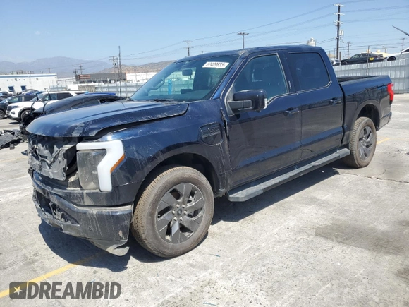 2022 Ford F-150 Lightning Pro z VIN 1FT6W1EV8NWG04113, wystawiony jako Copart lot #57489635 z przebiegiem 48 990 mil mil oraz Szkoda całkowita • Salvage title. Historia ofert i sprzedaży dostępna na DreamBid. Obrazek 1.