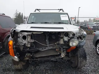 2007 Toyota FJ Cruiser with VIN JTEBU11F570032163, listed as a IAAI auction lot 41999403 with 179,064 mi miles. Bid and sale history available at carsss.com. Image 13.