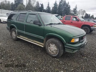 1997 GMC Jimmy SLS with VIN 1GKDT13WXV2563104, listed as a Copart auction lot 86317834 with 121,791 mi miles and Salvage Title. Bid and sale history available at carsss.com. Image 4.