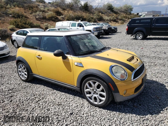 2008 MINI Hardtop S z VIN WMWMF735X8TV34162, wystawiony jako Copart lot #66290635 z przebiegiem 107 980 mil mil oraz Czysty tytuł • Clean title. Historia ofert i sprzedaży dostępna na DreamBid. Obrazek 4.