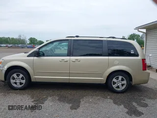 2010 Dodge Grand Caravan Hero z VIN 2D4RN3D17AR390232, wystawiony jako IAAI lot #42301567 z przebiegiem 102 004 mil mil oraz . Historia ofert i sprzedaży dostępna na DreamBid. Obrazek 14.