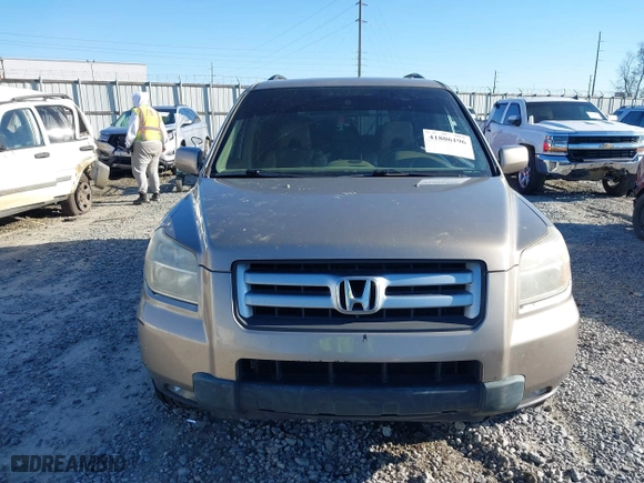2007 Honda Pilot EX-L with VIN 5FNYF28537B024558, listed as a IAAI auction lot 41806196 with 196,256 mi miles. Bid and sale history available at carsss.com. Image 12.