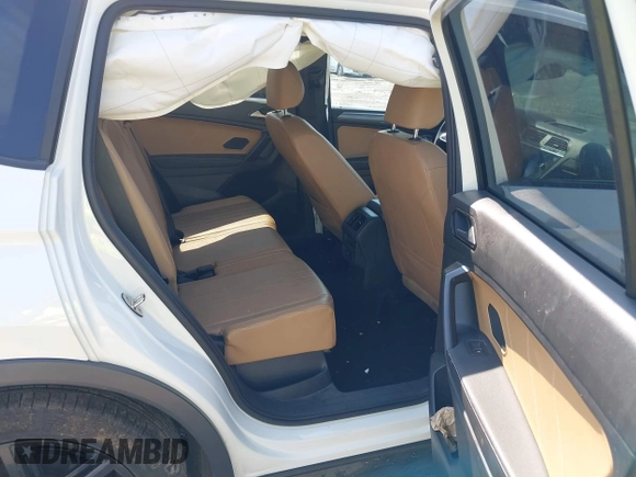 2022 Volkswagen Tiguan SE R-Line Black with VIN 3VV8B7AX0NM007523, listed as a IAAI auction lot 42457688 with 39,084 mi miles and . Bid and sale history available at DreamBid. Image 8.