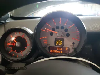 2013 MINI Roadster S z VIN WMWSY3C57DT593979, wystawiony jako Copart lot #68924454 z przebiegiem 61 578 mil mil oraz Szkody całkowita. Historia ofert i sprzedaży dostępna na DreamBid. Obrazek 9.
