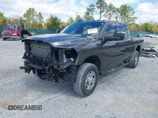 2023 Ram 2500 Tradesman z VIN 3C6UR5CJ9PG503984, wystawiony jako IAAI lot #41855474 z przebiegiem 47 131 mil mil oraz . Historia ofert i sprzedaży dostępna na DreamBid. Obrazek 2.