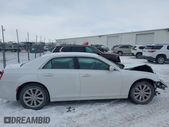2015 Chrysler 300 Limited with VIN 2C3CCARG8FH756811, listed as a IAAI auction lot 41614649 with 70,580 mi miles. Bid and sale history available at carsss.com. Image 14.