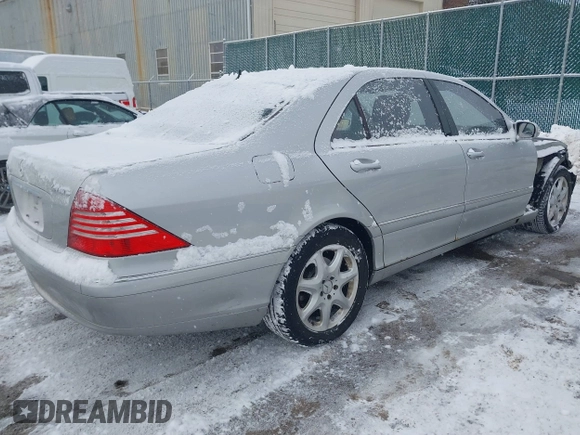 2004 Mercedes-Benz S-Class 5.0L with VIN WDBNG84J84A426875, listed as a IAAI auction lot 41608716 with 0 mi miles. Bid and sale history available at carsss.com. Image 4.
