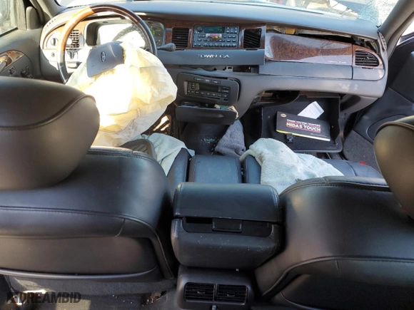 2002 Lincoln Town Car Sig. with VIN 1LNHM82W82Y611885, listed as a Copart auction lot 88363625 with 112,330 mi miles and Salvage Title. Bid and sale history available at carsss.com. Image 8.
