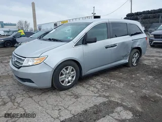 2011 Honda Odyssey LX with VIN 5FNRL5H23BB098561, listed as a IAAI auction lot 41888359 with 162,288 mi miles. Bid and sale history available at carsss.com. Image 2.