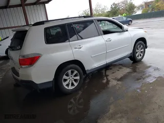 2013 Toyota Highlander with VIN 5TDBK3EH4DS198524, listed as a IAAI auction lot 41924896 with 148,893 mi miles. Bid and sale history available at carsss.com. Image 4.