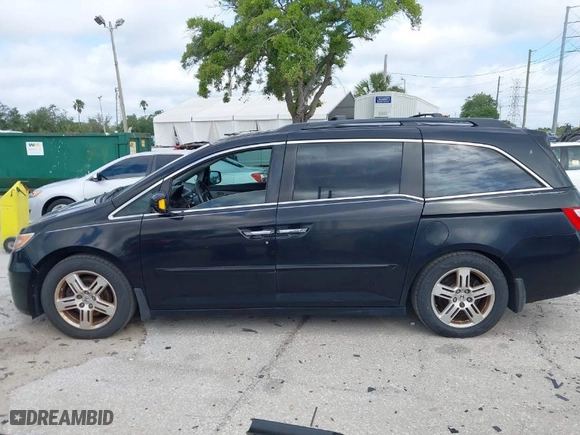 2013 Honda Odyssey Touring with VIN 5FNRL5H92DB003200, listed as a IAAI auction lot 41920237 with 167,483 mi miles. Bid and sale history available at carsss.com. Image 14.