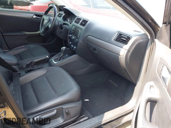 2013 Volkswagen Jetta TDI w/Premium/Nav with VIN 3VWLL7AJ1DM396749, listed as a IAAI auction lot 42403933 with 88,777 mi miles and . Bid and sale history available at DreamBid. Image 5.