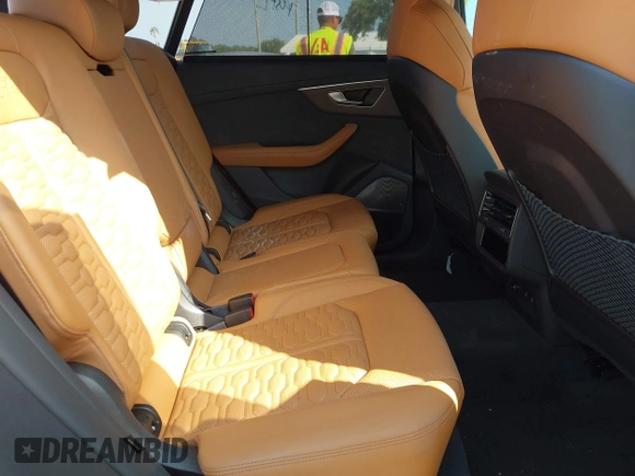 2024 Audi RS Q8 z VIN WU1ARBF15RD005841, wystawiony jako IAAI lot #42187837 z przebiegiem 8 379 mil mil oraz . Historia ofert i sprzedaży dostępna na DreamBid. Obrazek 8.