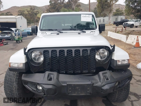 2021 Jeep Gladiator Willys with VIN 1C6HJTAG1ML572638, listed as a IAAI auction lot 42065562 with 43,040 mi miles and . Bid and sale history available at DreamBid. Image 12.