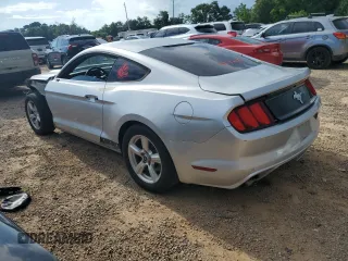 2017 Ford Mustang V6 z VIN 1FA6P8AM1H5267139, wystawiony jako Copart lot #61243115 z przebiegiem 136 917 mil mil oraz Szkoda całkowita • Salvage title. Historia ofert i sprzedaży dostępna na DreamBid. Obrazek 2.
