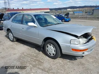 1992 Toyota Camry LE with VIN 4T1SK12E4NU141697, listed as a IAAI auction lot 41975478 with 100,732 mi miles. Bid and sale history available at carsss.com. Image 1.