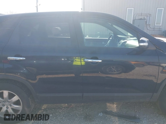 2011 Kia Sorento LX with VIN 5XYKT3A18BG007462, listed as a IAAI auction lot 42081727 with 183,594 mi miles and . Bid and sale history available at carsss.com. Image 12.